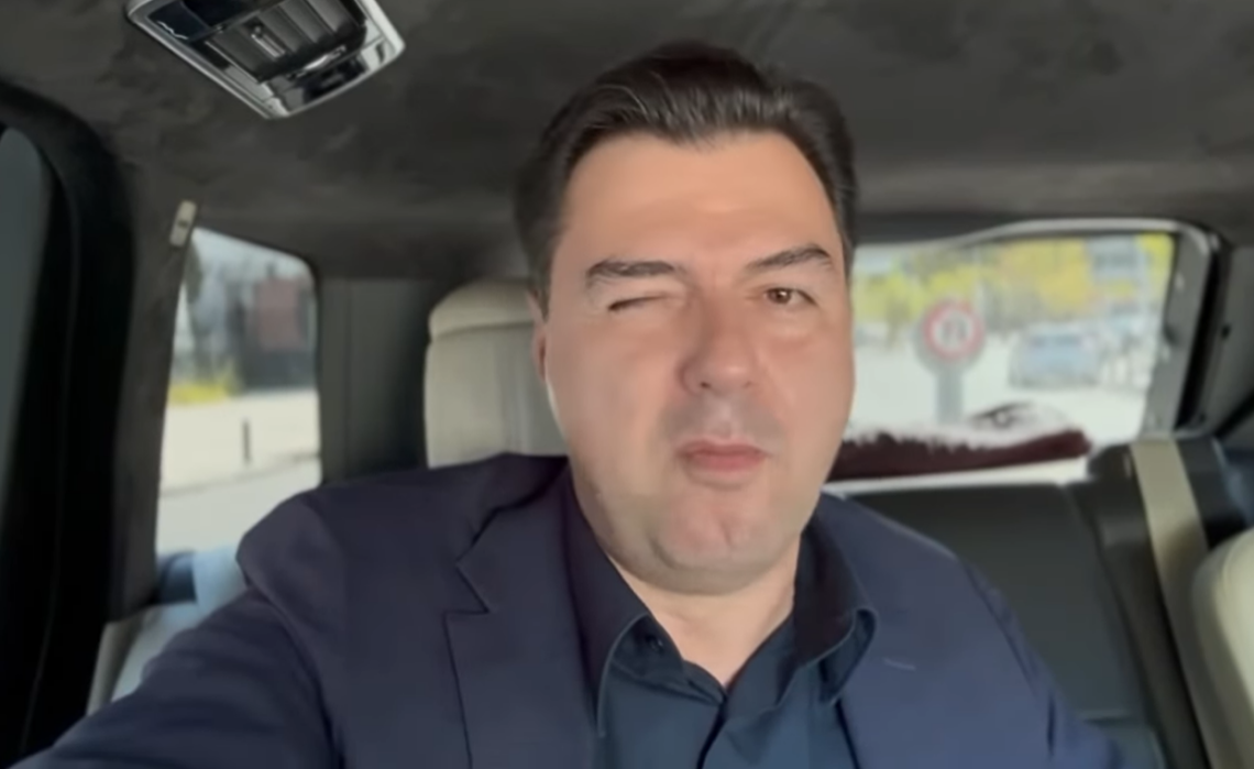 Basha vijon 'kunjat' me Ramën: Kujdes! Njëra të ka bërë gati hallvën...