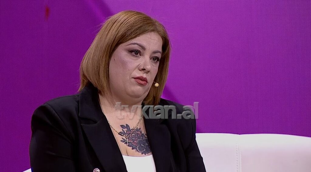 'Më rrahu me zorrë uji kur isha shtatëzanë...'/ Shpëton nga nëna, torturohet nga burri