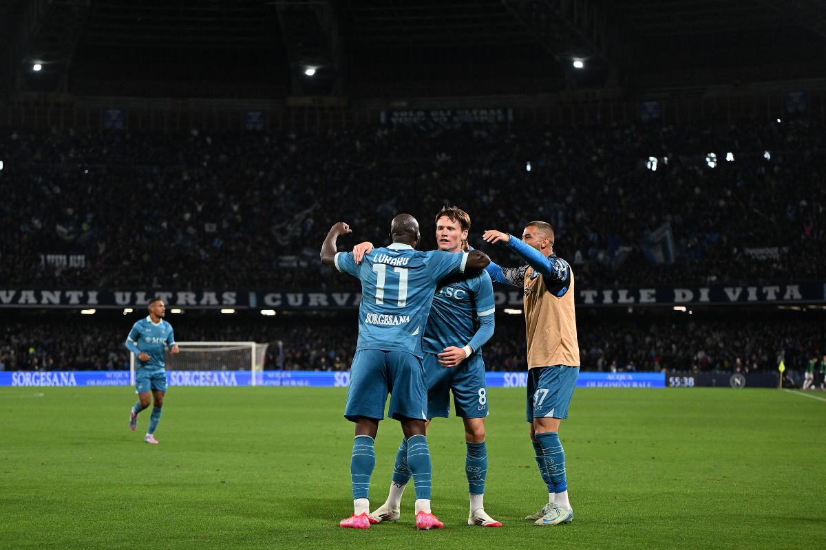 Napoli 'nuk lëshon pe', fiton bindshëm dhe ndjek Interin