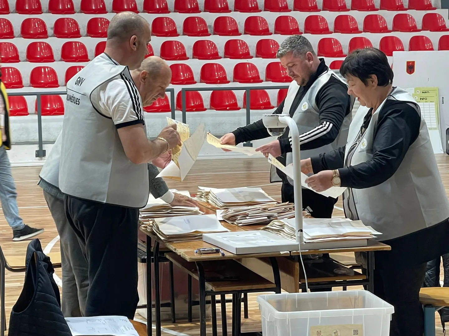 Vijon numërimi, PS udhëheq bindshëm me 83 mandate, PD shumë pas/ REZULTATI